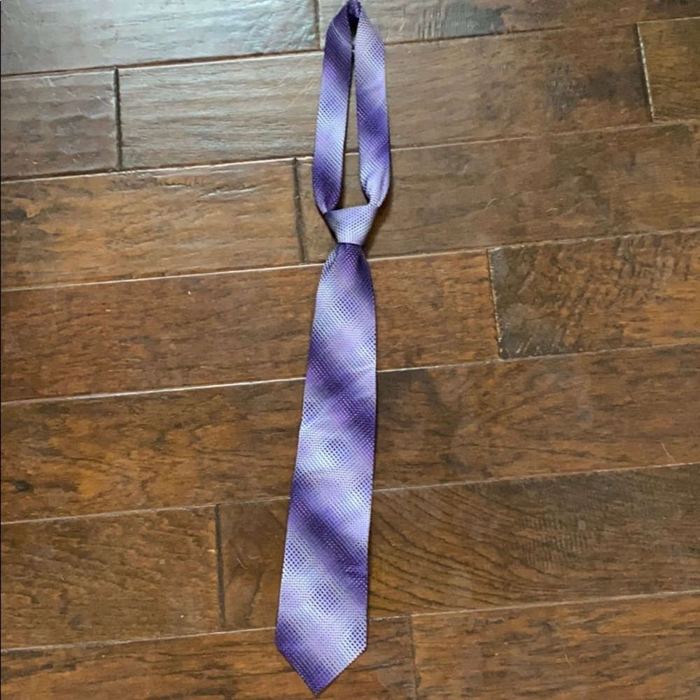 Men’s purple tie